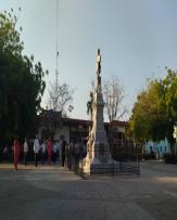 La plaza, conocida hoy como Parque Julio Grave de Peralta, en la Ciudad de Holguín. Conocida por todos como Parque de Las Flores.