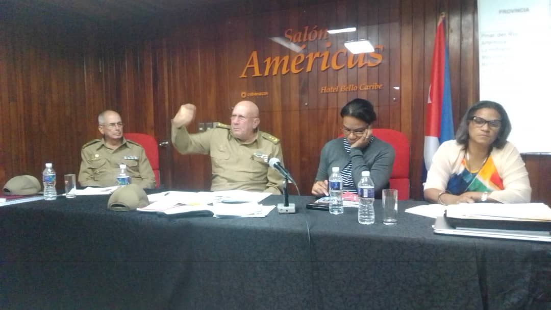 Se encuentra intercambiando con los miembros del Consejo de Dirección Ampliado del INOTU; la Vice Primera Ministra Inés María Chapman.