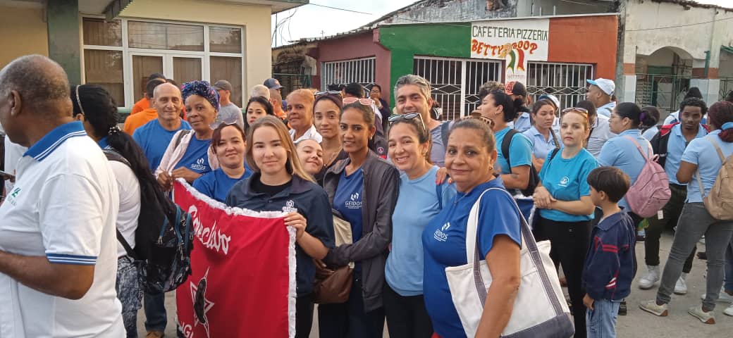 La familia del OTU marchamos en BLOQUE UNIDO para repudiar las medidas económicas y financieras de los BLOQUEOS de los gobiernos de los EE.UU. contra nuestro pueblo. 🇨🇺 Patria o Muerte !Venceremos !_ La familia del OTU marchamos en BLOQUE UNIDO para repudiar las medidas económicas y financieras de los BLOQUEOS de los gobiernos de los EE.UU. contra nuestro pueblo. 🇨🇺 Patria o Muerte !Venceremos !_