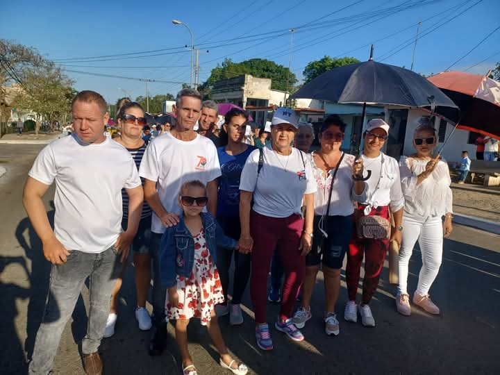 Representantes de los trabajadores de la Dirección del OTU en Abreus, Cienfuegos, en la  actividad por el 1 de Mayo 2025.