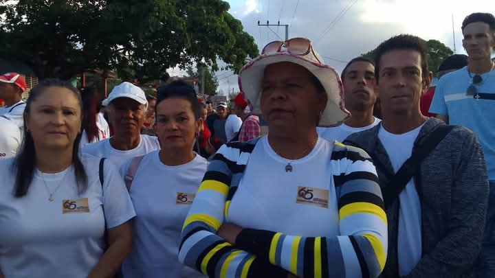 Representantes de los trabajadores de la Dirección del OTU de Rafael Freyre; Holguín, en el desfile del 1 de Mayo 2025.