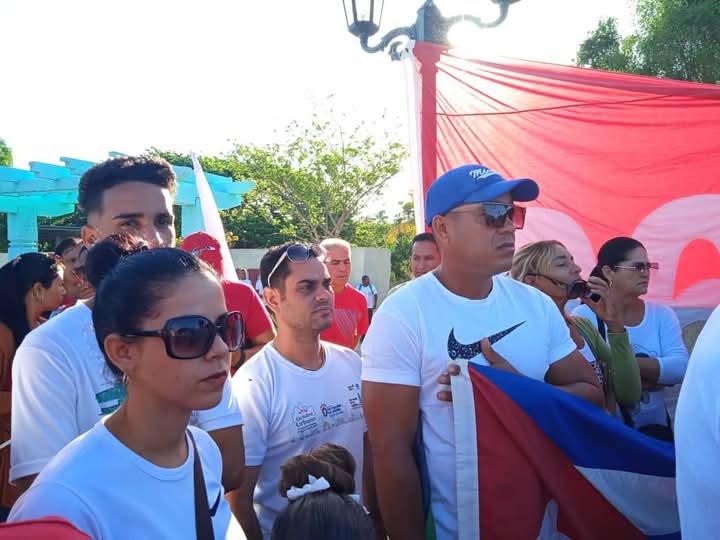 Representantes de los trabajadores de la Dirección del OTU en San Antonio del Sur; Guantánamo  en el desfile del 1 de Mayo 2025.