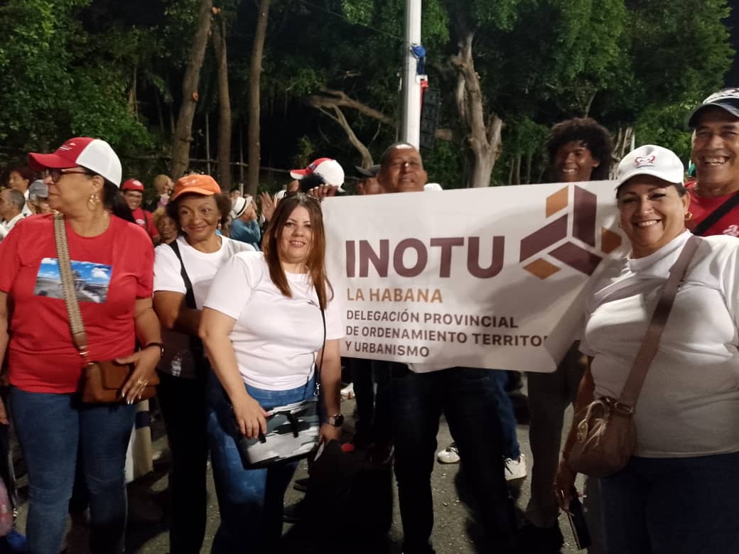 Representantes de los trabajadores de la Delegación y Dirección del OTU en La Habana  en el desfile del 1 de Mayo 2025.