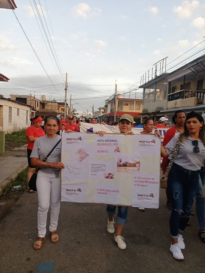 Representantes de los trabajadores de la Delegación y Dirección del OTU en Artemisa  en el desfile del 1 de Mayo 2025.