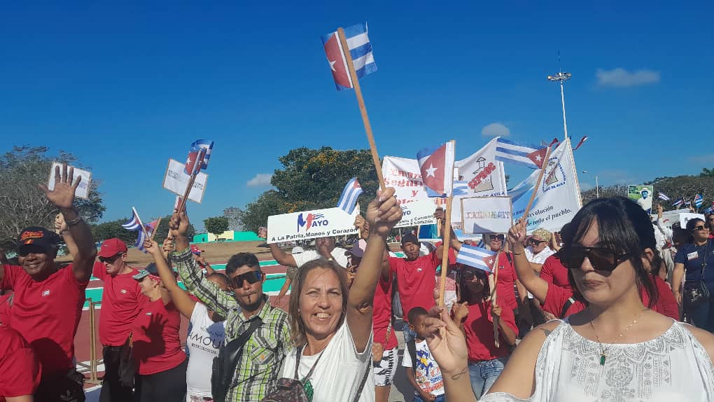 Representantes de los trabajadores de la Delegación y Direcciones del OTU en Ciego de Ávila  en el desfile del 1 de Mayo 2025.