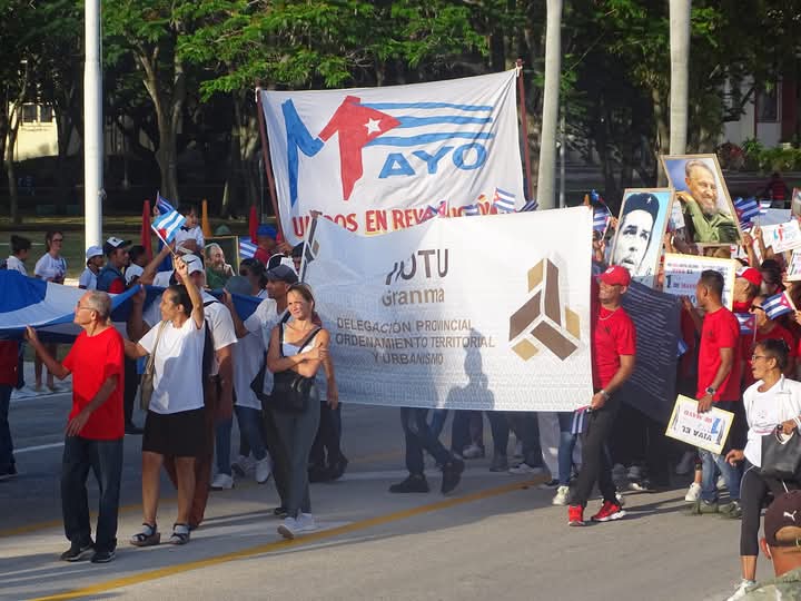Representantes de los trabajadores de la Delegación y Direcciones del OTU en  Granma, en el desfile del 1 de Mayo 2025.
