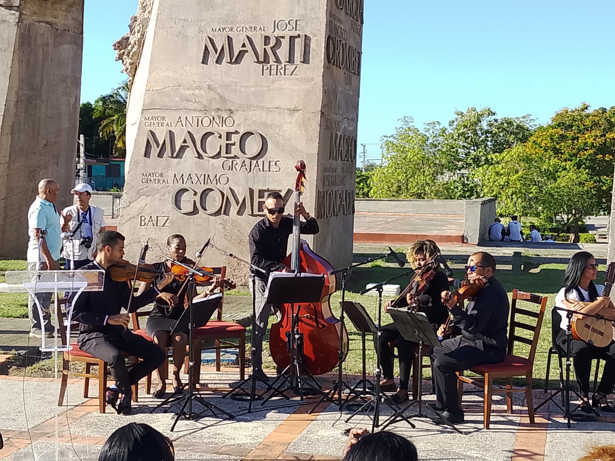 Momento cultura en la Plaza Mariana Grajales, por el 65 Aniversario del OTU. Momento cultura en la Plaza Mariana Grajales, por el 65 Aniversario del OTU.