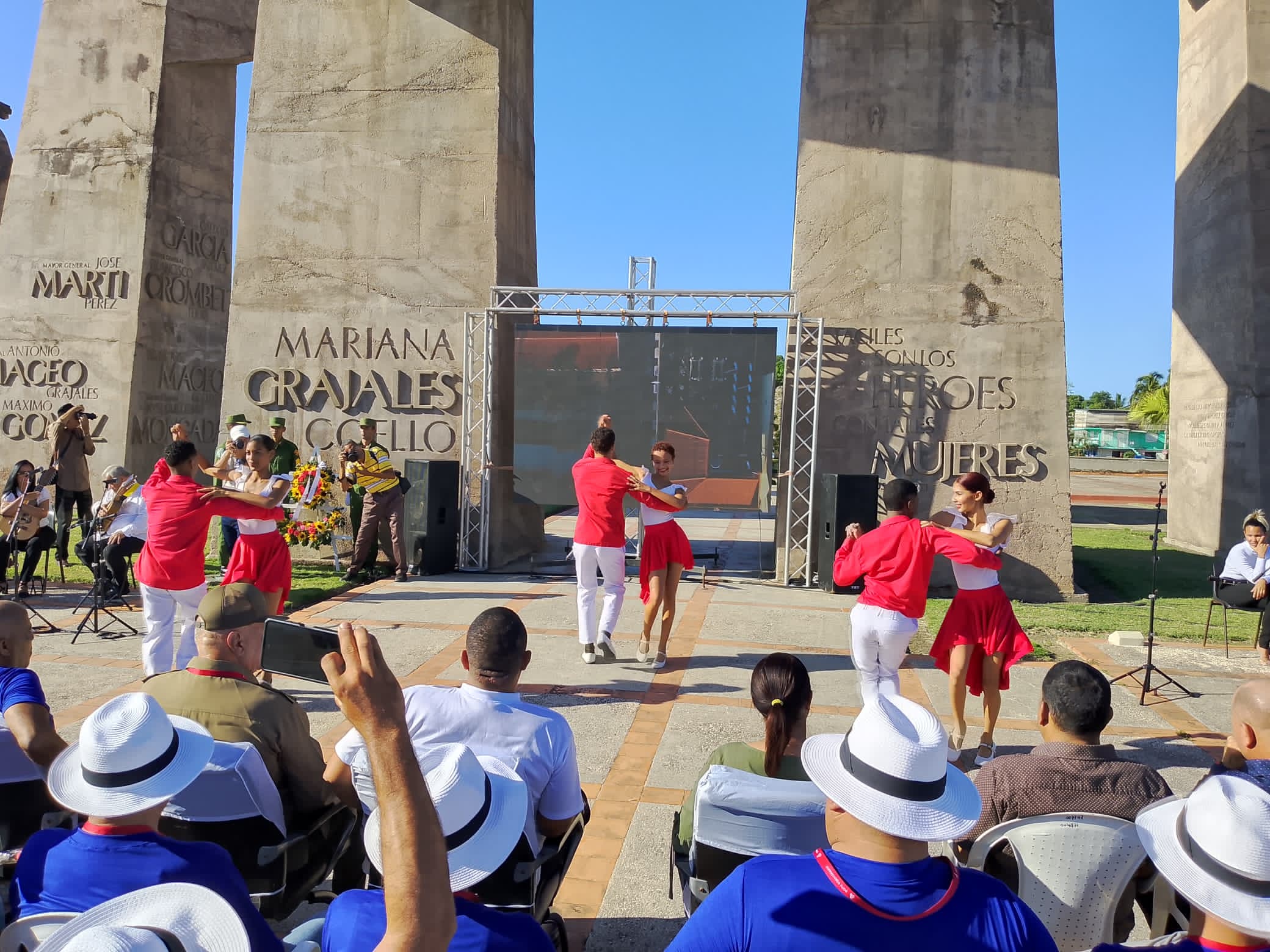 Momento cultura en la Plaza Mariana Grajales, por el 65 Aniversario del OTU. Momento cultura en la Plaza Mariana Grajales, por el 65 Aniversario del OTU.