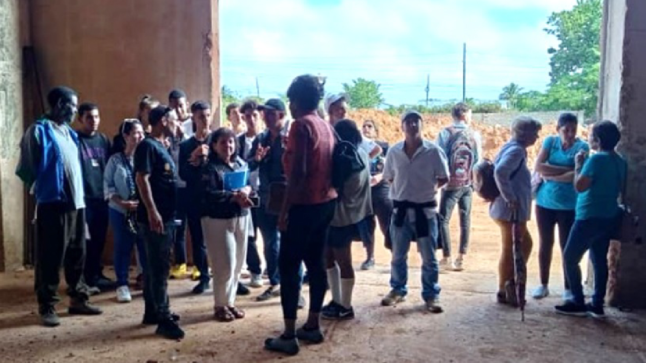 La producción de tejas criollas, un elemento imprescindible para la restauración de las edificaciones en las zonas patrimoniales, resurge en Pinar del Río. La producción de tejas criollas, un elemento imprescindible para la restauración de las edificaciones en las zonas patrimoniales, resurge en Pinar del Río.