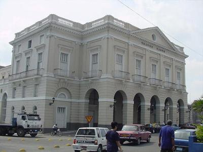 Teatro Sauto; uno de los coliseos teatrales más relevantes de Cuba, reconocido como un símbolo de la ciudad por su esplendor arquitectónico y la jerarquía de los artistas que han actuado en su escenario. Fue inaugurado el 6 de abril de 1863. Monumento Nacional. Fuente: Ecured.