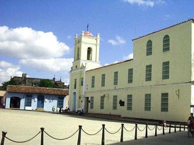 Plaza San Juan de Dios: Debe su designación al antiguo Convento-Hospital de San Juan de Dios, que se da como concluido en 1728, hoy sede del Centro Provincial de Patrimonio Cultural. Lugar donde fue expuesto el cadáver del Mayor General Ignacio Agramonte Loynaz el 12 de mayo 1873.