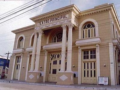 Teatro Principal de Ciego de Ávila: Institución cultural inaugurada el 2 de marzo de 1927, considerada el mejor exponente de la arquitectura ecléctica de la provincia de Ciego de Ávila Fuente: Ecured.