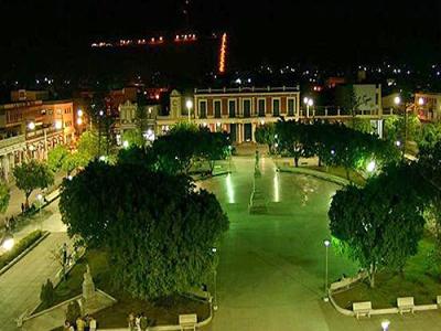 Parque Central: Situado en la ciudad capital de la provincia de Holguín y cabecera municipal, hacia el NO de esta, en los 20º 53’ lat. N y los 76º 15’ long. O, en las alturas de Maniabón. Fuente: Diccionario Geográfico de Cuba.