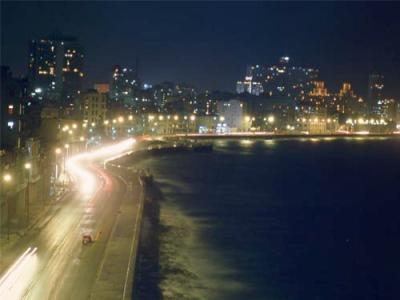 Malecón de la ciudad de La Habana: Situado  en el litoral norte de la capital de la República de Cuba (en horas de la noche). La fundación de la ciudad de La Habana fue el 16 de noviembre de 1519.