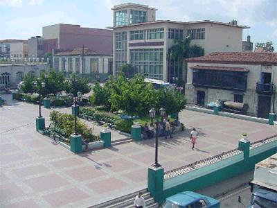 La Casa de Diego Velásquez actualmente es la casa más vieja en Latinoamérica  (1515), sirvió de morada al  primer Gobernador de  Cuba Diego Velázquez y fundador de la Villa Santiago Apóstol. En sus interiores se fundía el oro recolectado en los ríos cubanos, que se transformaba en lingotes y se enviaban a España. Fuente: Ecured.