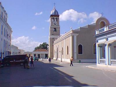 Plaza del Himno de Bayamo: Esta importante plaza de la ciudad bayamesa se encuentra en el Centro Histórico de Bayamo, con una dimensión de 200 x 800 m².  Escenario donde se diera a conocer el Himno de Bayamo, marcha patriótica que devino en Himno Nacional Cubano.