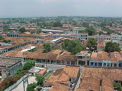 Ciudad de Pinar del Río; ciudad capital de la provincia homónima y cabecera municipal, situada hacia el centro de ésta, en los 22”25’ lat. N y los 83”42’ long 0. Área: 2 227 km2 Fuente: Diccionario Geográfico de Cuba.
