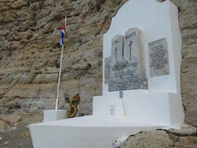 Monumento que perpetúa el hecho histórico, acontecido el 11 de abril de 1895 del desembarco del Delegado del Partido Revolucionario Cubano José Martí; acompañado del Mayor General Máximo Gómez, los generales Francisco Borrero y Angel Guerra, el coronel Marcos del Rosario y el capitán César Salas; para incorporarse a la Guerra Necesaria. Foto: Ernesto Rodríguez López.