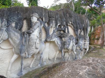 Zoológico de Piedra de Yateras, fue construido por el escultor autodidacta Ángel Iñigo Blanco; a partir del 21 de diciembre de 1977 y existen 426 esculturas talladas en piedra calizas que se han realizado durante más de 29 años. Fue declarado “Patrimonio de la Cultura Nacional” el 26 de junio de 1985. Fuente: EcuRed. Foto. Ernesto Rodríguez López.