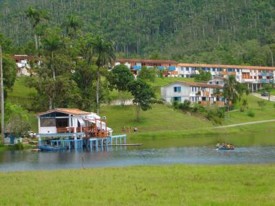 Las Terrazas: Poblado del municipio de Candelaria,  15  km al N de la cabecera municipal, en los  22” 51’ lat. N y los  82” 56’ long. 0, en la sierra del Rosario, cordillera de Guaniguanico, a 178 m de altitud. Fuente: Diccionario Geográfico de Cuba.